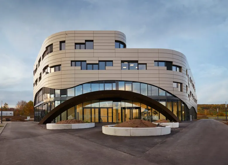 Neubau Verwaltungsgebäude „b39" — S-Projekt architektur